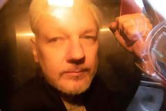 Ποινή φυλάκισης 50 εβδομάδων στον Ασάνζ...