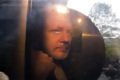 Ο Τζούλιαν Ασάνζ καταδικάστηκε σε φυλάκιση 50 εβδομάδων