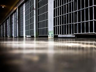 Φωτογραφία για Φρίκη στις φυλακές Τρικάλων: Νεκρός κρατούμενος - Τον μαχαίρωσαν μέχρι θανάτου