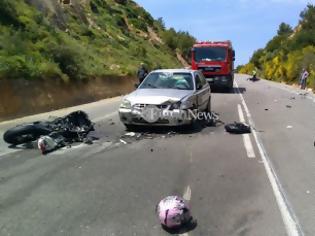 Φωτογραφία για Εικόνες σοκ από τροχαίο με δύο νεκρούς στην Κρήτη -Μηχανές «κόπηκαν» στα δύο
