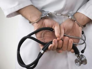Φωτογραφία για ‘Αρση τεκμηρίου αθωότητας γιατρών: «Απαράδεκτη η απόφαση του αναπληρωτή Υπουργού»