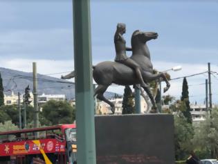 Φωτογραφία για Βανδάλισαν το άγαλμα του Μεγάλου Αλεξάνδρου στην Αθήνα