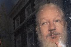 Εξετάζεται το αίτημα έκδοσης του Ασάνζ στις ΗΠΑ...