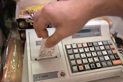 Τα... λαβράκια της Οικονομικής Αστυνομίας τις μέρες του Πάσχα