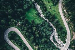 Με λυμένο χειρόφρενο..