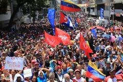 Γιατί τόση «δημοκρατική» ξεφτίλα;..