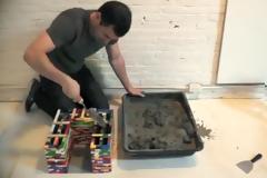 ΚΑΤΑΣΚΕΥΕΣ - Γεμίζει μία στοίβα LEGO με τσιμέντο. Όταν τα αφαιρεί,το αποτέλεσμα το θέλω και εγώ…