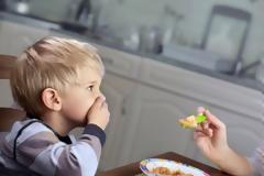 Γιατί δεν πρέπει να πιέζετε τα παιδιά σας να φάνε κάποιο τρόφιμο;