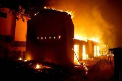 Τραγωδία στο Μάτι: Έτσι χάθηκαν 102 ψυχές - «Καίγεται κόσμος» – «Χάνουμε τον έλεγχο»