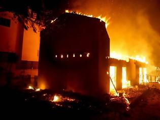 Φωτογραφία για Τραγωδία στο Μάτι: Έτσι χάθηκαν 102 ψυχές - «Καίγεται κόσμος» – «Χάνουμε τον έλεγχο»