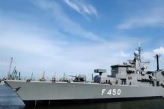 ΓΕΝ: Δωρεά σε φρεγάτα του Πολεμικού Ναυτικού