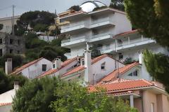 Bloomberg: Οι Έλληνες δεν βλέπουν καμία ανάκαμψη - Χάνουν σπίτια από τα χρέη