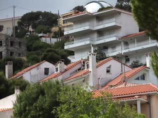 Φωτογραφία για Bloomberg: Οι Έλληνες δεν βλέπουν καμία ανάκαμψη - Χάνουν σπίτια από τα χρέη