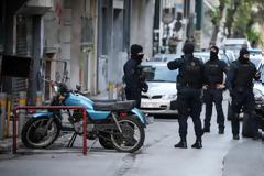 Εξάρχεια: Αντιεξουσιαστές ανακατέλαβαν κτίριο στην οδό Μπουμπουλίνας