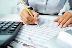 120 δόσεις: Έτσι θα ρυθμίζονται οι οφειλές στην εφορία, πότε θα αναστέλλονται οι κατασχέσεις - παραδείγματα