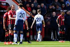 Μόλις μπήκε αλλαγή...κατόρθωσε να αποβληθεί