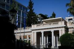 Τη Δευτέρα στη Βουλή το νομοσχέδιο για τις 120 δόσεις