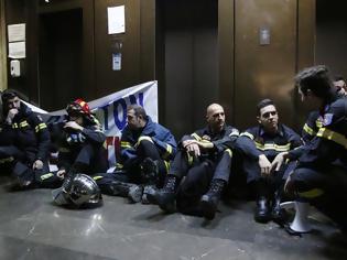 Φωτογραφία για Πρώτη φορά πάμε σε εκλογές χωρίς δεσμεύσεις για τους Πενταετείς Πυροσβέστες - του Κώστα Παπαντώνη