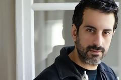 Συνεχίζει...