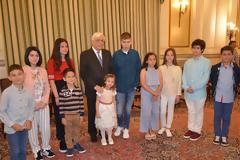 Ο πρόεδρος της Δημοκρατίας κ. Προκόπης Παυλόπουλος υποδέχτηκε στο Προεδρικό Μέγαρο παιδιά από την Παιδική Πινακοθήκη Ελλάδας , ανάμεσά τους και μαθήτρια από την Αμφιλοχία.