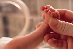 Συγκλονίζει ο θάνατος βρέφους 2,5 μηνών – Κατέρρευσε η μητέρα στο νοσοκομείο!