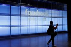 Εκτός Facebook και Instagram 