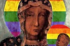 Πολωνή συνελήφθη για αφίσες με την Παναγία να έχει φωτοστέφανο στα χρώματα του ουράνιου τόξου των gay