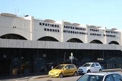 Ρόδος: Στο αεροδρόμιο με… μαχαίρια και κλομπ