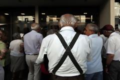 Ξεπερνούν τις 200.000 οι εκκρεμείς αιτήσεις συνταξιοδότησης - Στο 1,2 δισ. οι οφειλές!