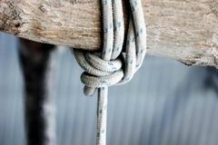 Άνδρας βρέθηκε κρεμασμένος σε χωράφι