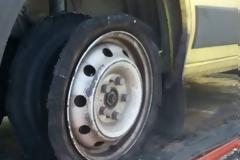 Παραλίγο τραγωδία: «Έσκασε» το λάστιχο ασθενοφόρου στην Εθνική Οδό. Καταγγέλλουν οι εργαζόμενοι του ΕΚΑΒ