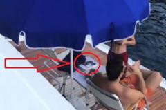 Αυτό είναι το βιβλίο που διάβαζε ο Αλ.Τσίπρας στη θαλαμηγό