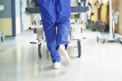 ΠΟΕΔΗΝ: «Τραυματιοφορείς οι χαμάληδες του ΕΣΥ»