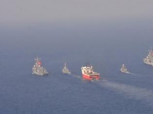 Φωτογραφία για Σκηνικό έντασης στην ΑΟΖ στήνει η Τουρκία: Έστειλε 10 πολεμικά πλοία για τον Πορθητή