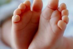 Πιερία: Αγοράκι γεννήθηκε έξω από... Αστυνομικό Τμήμα