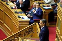 Βουλή: Θα απολογηθείτε για Μάτι, κότερο και Πολάκη ?- Τσίπρας: Δικαιοσύνη η 13η σύνταξη