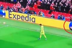 Ο ρόλος του ball boy στο τέταρτο γκολ της Λίβερπουλ