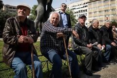 Συντάξεις: Πήραν €7.000 ευρώ από τους χαμηλοσυνταξιούχους και τους επιστρέφουν €500