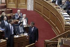 Αλ. Τσίπρας: Στη μνήμη του πατέρα μου χρωστώ μια απάντηση