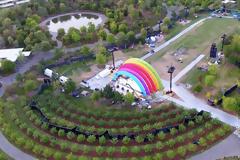 Στην καρδιά του Apple Park στήθηκε μια μυστηριώδης σκηνή