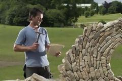 ΚΑΤΑΣΚΕΥΕΣ - Δημιουργούν φανταστικά έργα με απλές πέτρες !