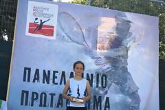 H Φένια  Πετσούλα,  στον τελικό του πανελλήνιου πρωταθλήματος τένις   (Κ10 )