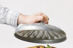 Γιατί πρέπει να βάζεις πάντα λίγο βαμβάκι στα σκουπίδια σου