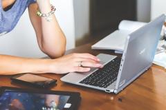 Πολύ «πίσω» οι Έλληνες σε ψηφιακές δεξιότητες, σύμφωνα με νέα έκθεση του ΟΟΣΑ