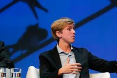 Ο συνιδρυτής του Facebook λέει ότι ήρθε η ώρα ...να διαλυθεί η εταιρεία