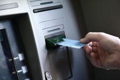 Νέες χρεώσεις στις συναλλαγές μέσω ΑΤΜ