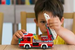 Όλο και περισσότερα παιδιά καταπίνουν μικρά αντικείμενα