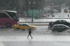 Χαλάει ο καιρός: Ζέστη και συννεφιά σήμερα - Απότομη επιδείνωση από την Κυριακή το βράδυ