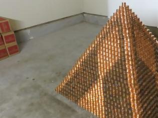 Φωτογραφία για Πυραμίδα για ρεκόρ από 1.000.000 κέρματα
