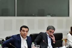 Κίνδυνος «πέναλτι» 329 εκατ. ευρώ από το σχέδιο μείωσης πρωτογενούς πλεονάσματος του Τσίπρα
